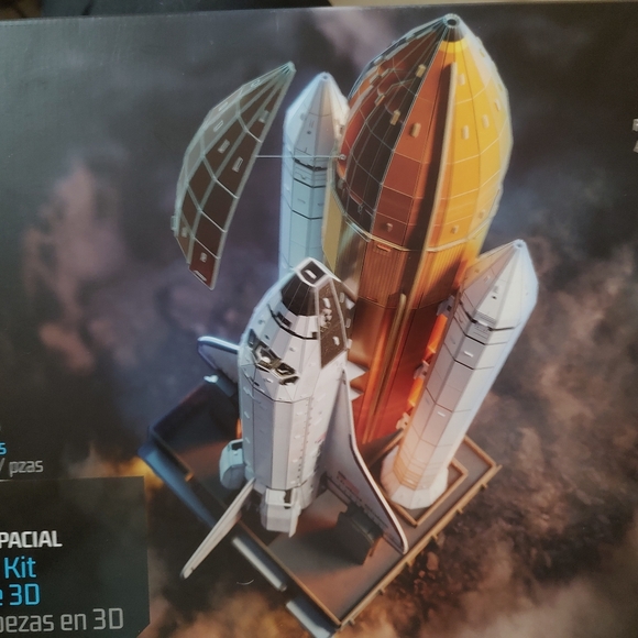Space Shuttle 3D Puzzle Model Kit - Picture 5 of 5